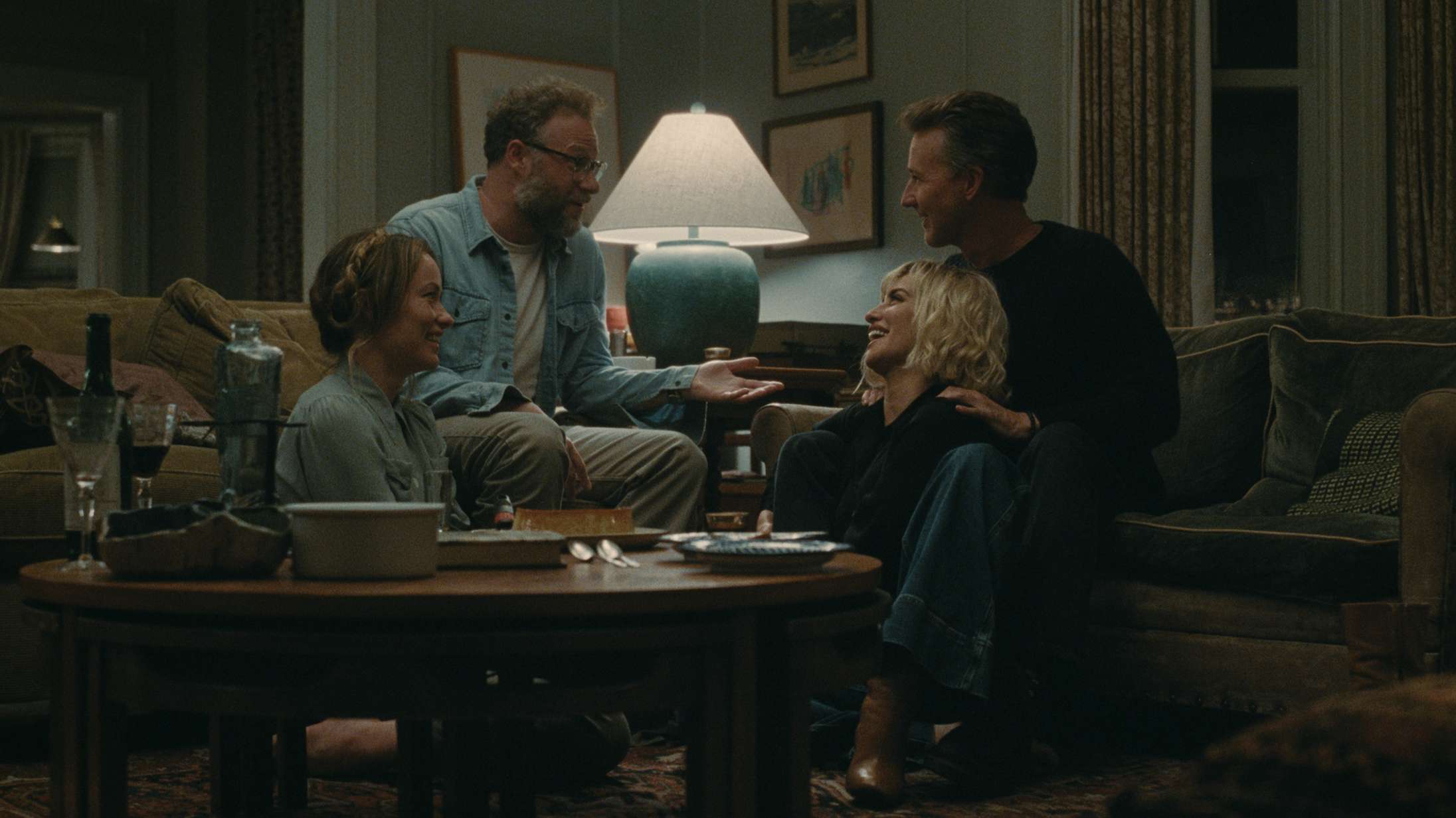 Partnerbytte eller brætspil? Stjernespækket parmiddag stikker af i traileren til ’The Invite’