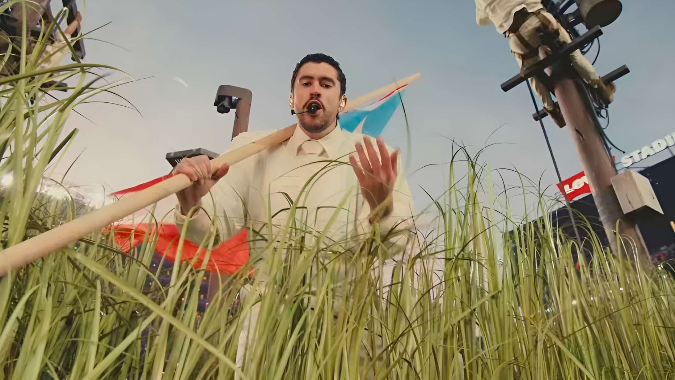 Ét øjeblik under Bad Bunnys optræden kandiderer til det mest gribende i Super Bowls historie