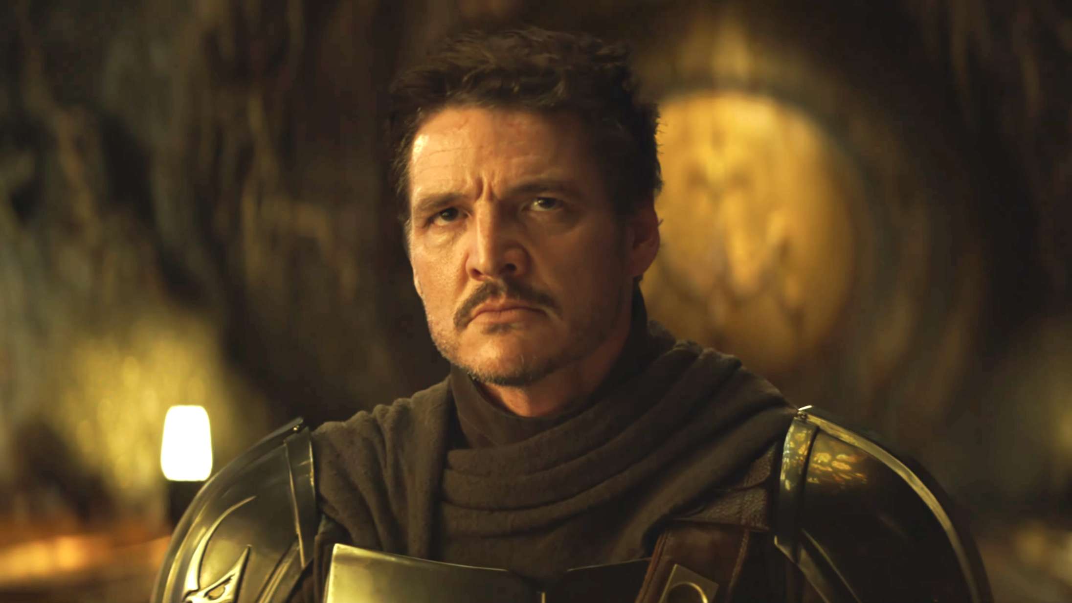 Pedro Pascal smider hjelmen i ny trailer til ‘The Mandalorian & Grogu’