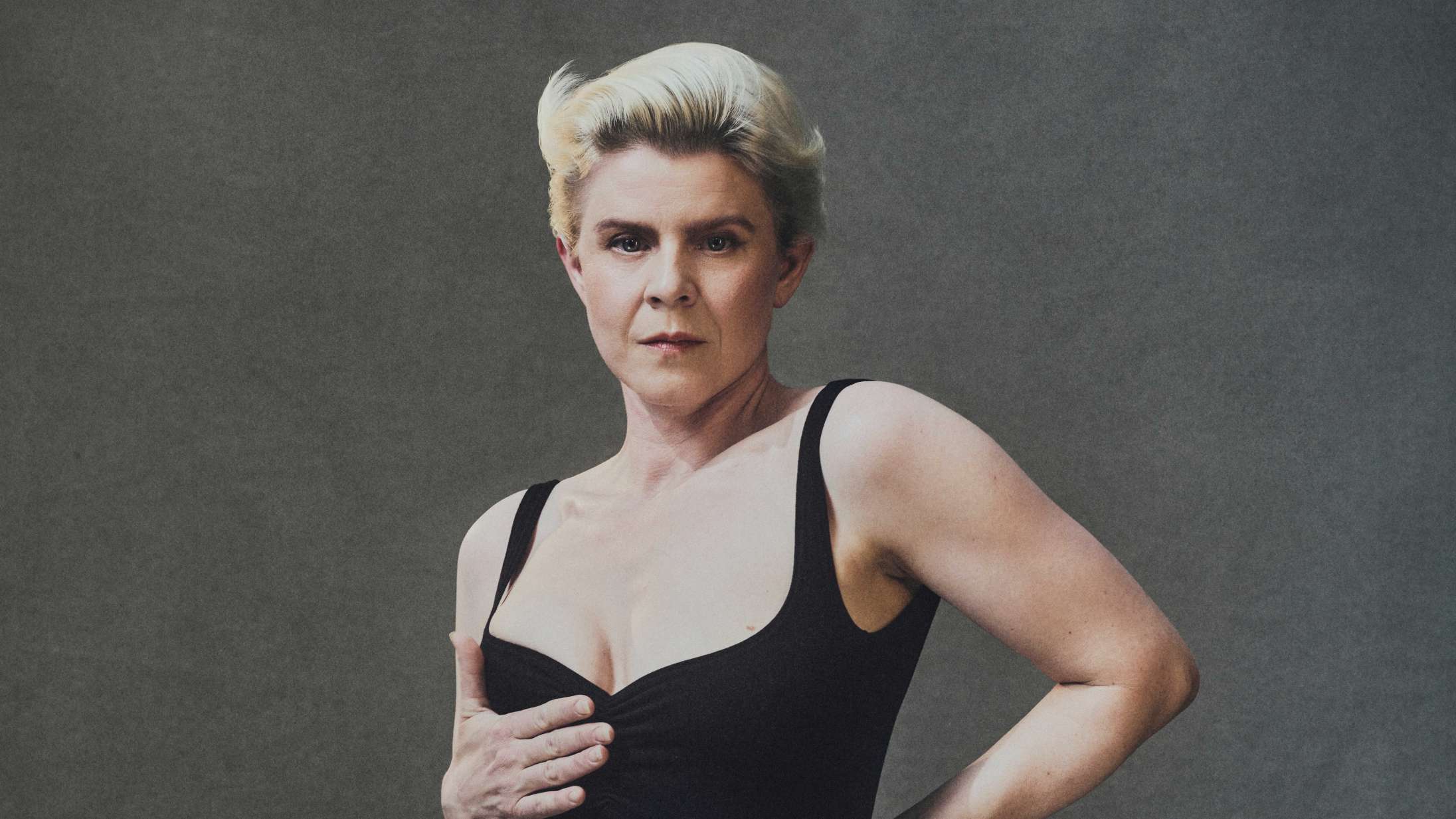 Robyn undskylder for aflyste koncerter