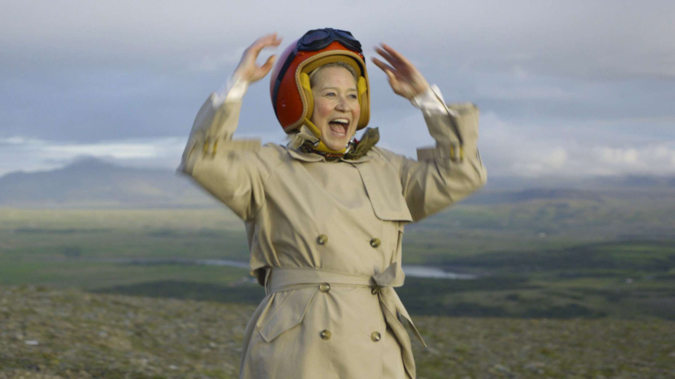 ’Den danske kvinde’: Trine Dyrholm er fænomenal som syngende og grænseløs antihelt i DR-aktuel serie