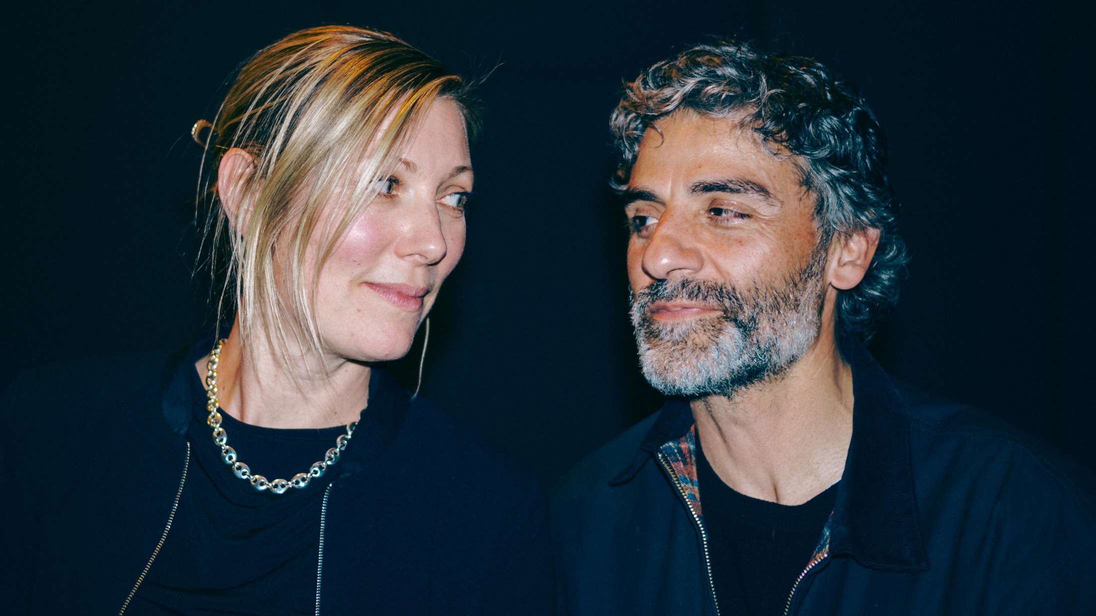 Oscar Isaac & Elvira Lind i København – om at lave film fra privatlivet, sørge gennem skuespil og livets store drejninger