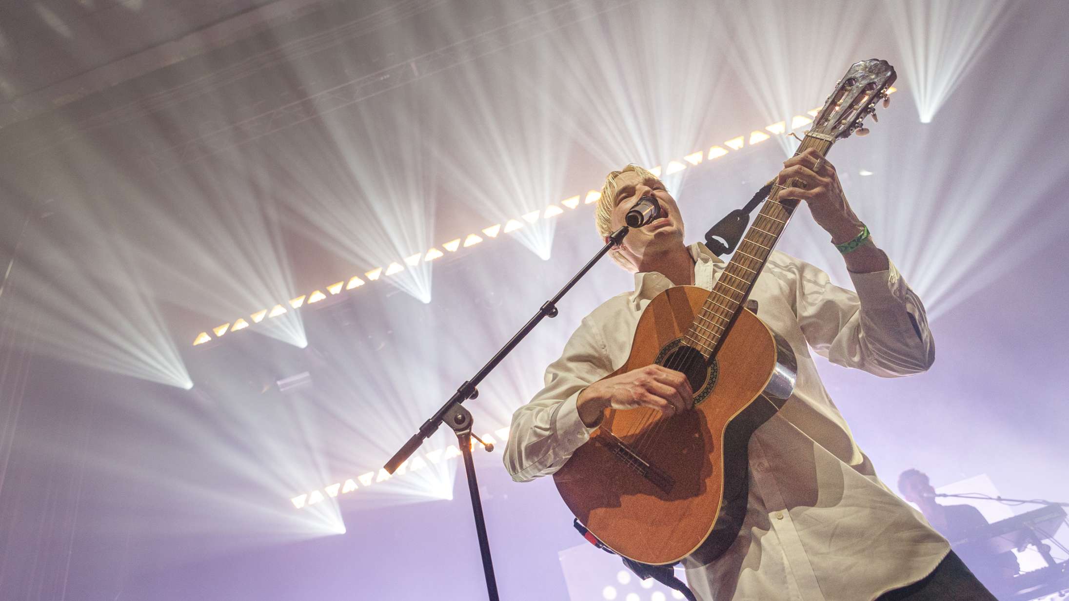 Søn bevægede sig fra åndeløs sårbarhed til svedig klub-ekstase i Store Vega