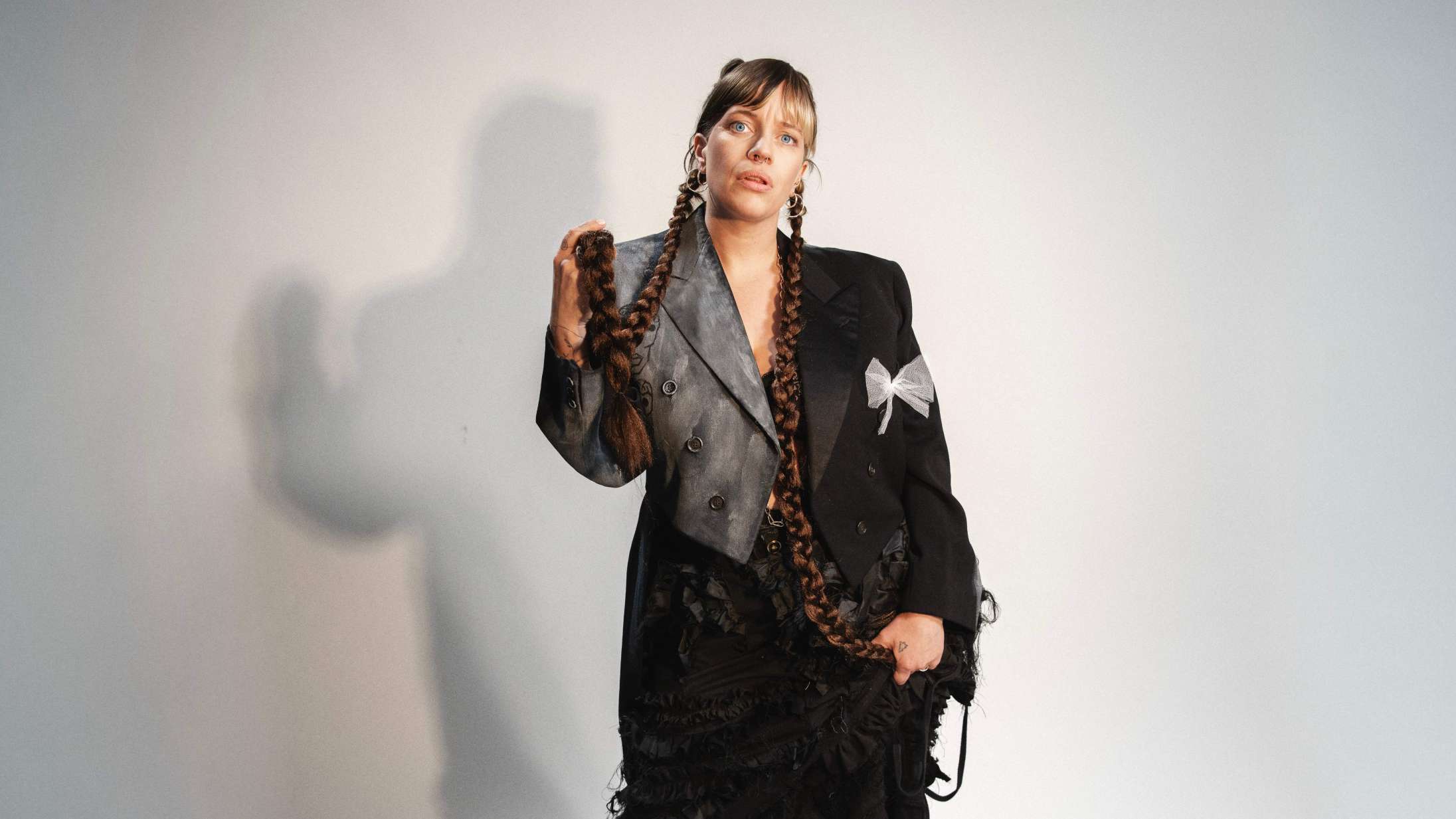 Katinka brænder hele festen ned på solodebuten ‘Ved du jeg en snerle’