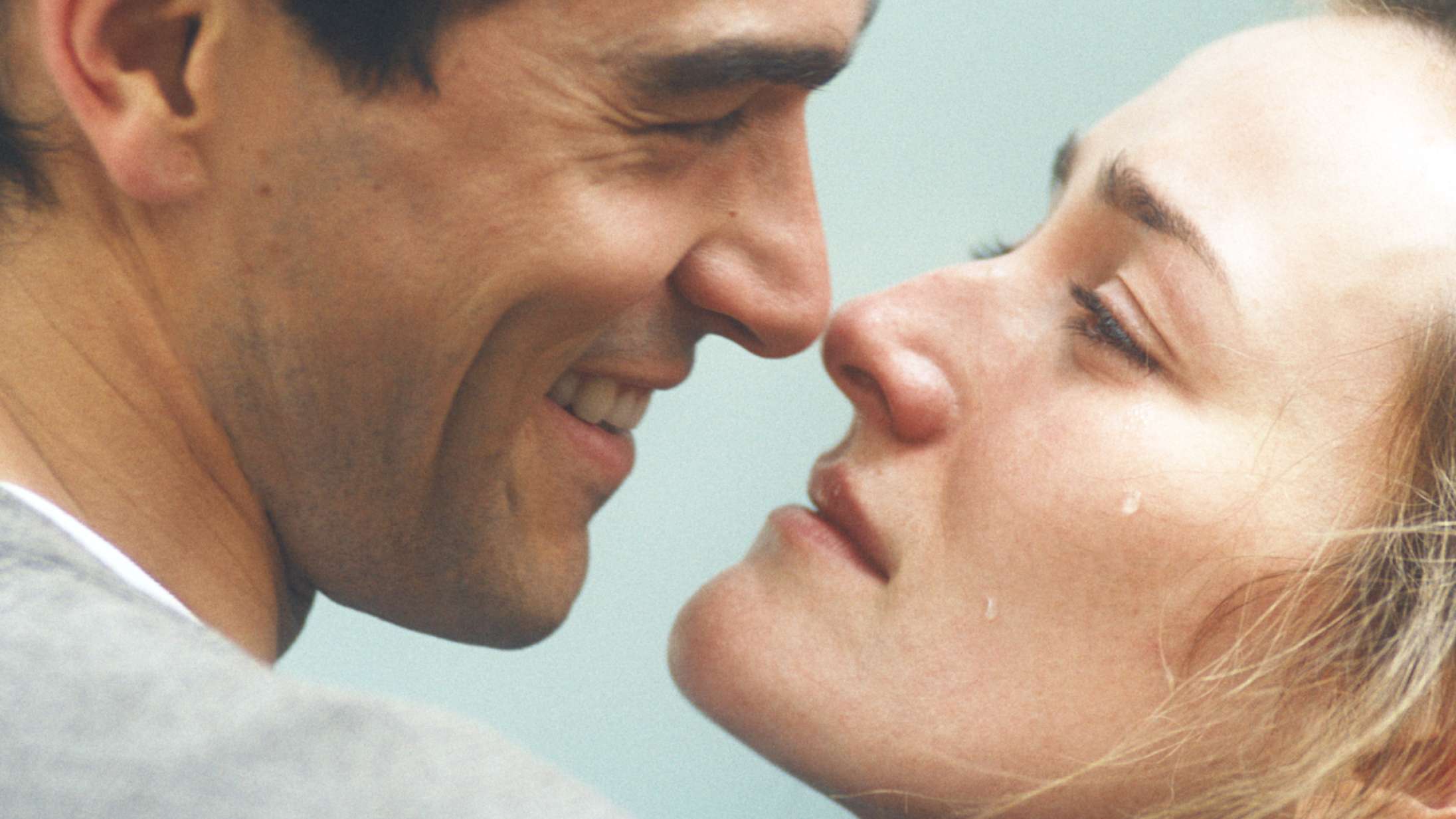 Ja, successerien ‘Love Story’ er gravrøveri – men jeg kan umuligt se væk