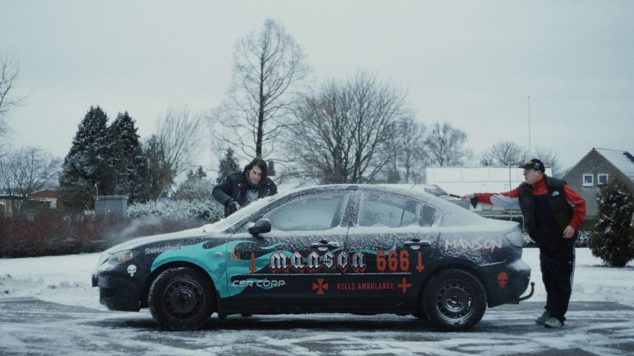 Emil Langballe har lavet en film om sin egen bror: »Jeg har haft politiet i røret mange gange undervejs«