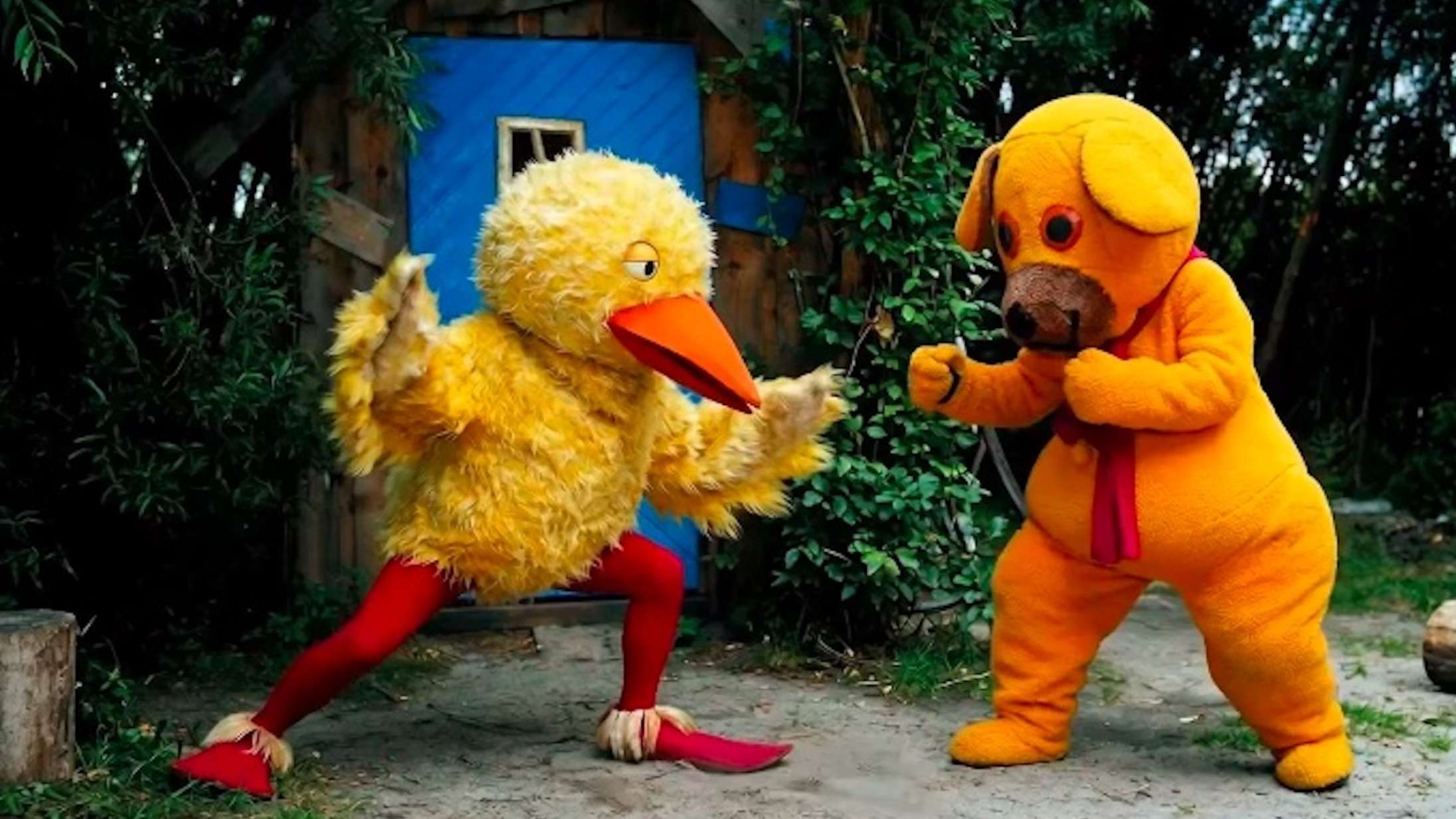 Bamse og Kylling smadrer hinanden i skræmmende overbevisende AI-video