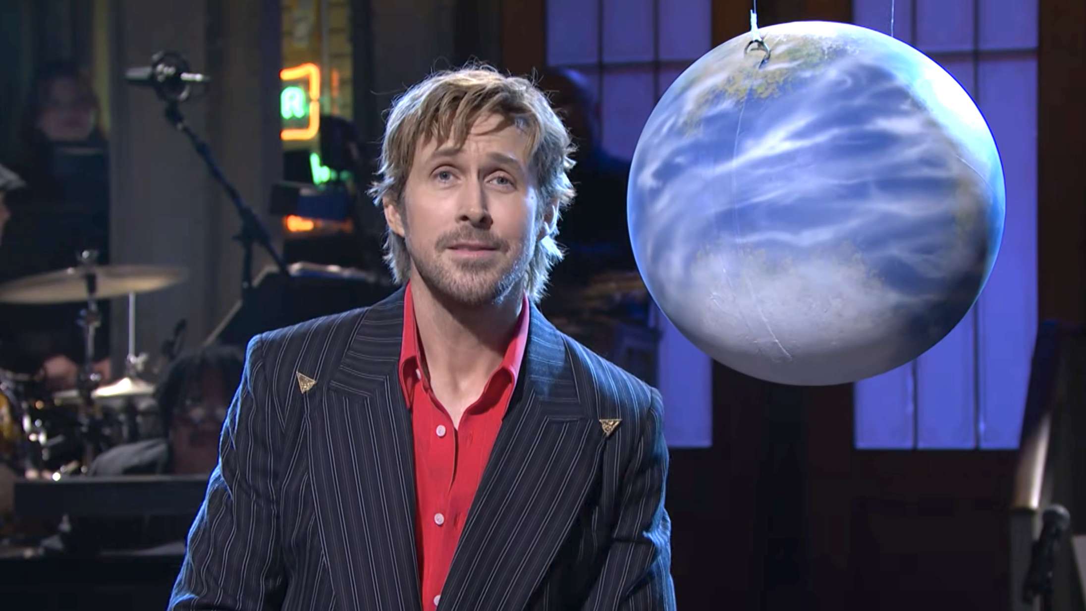 Se Harry Styles forpurre Ryan Goslings åbningsmonolog i ‘Saturday Night Live’