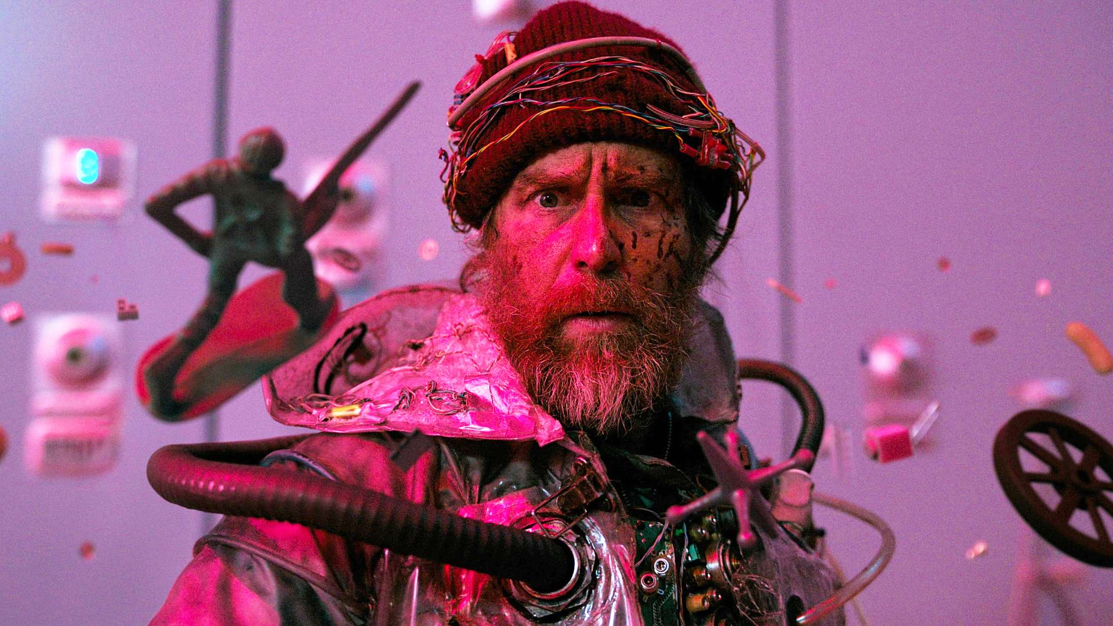 ’Good Luck, Have Fun, Don’t Die’: Ny sci-fi-satire fra manden bag ‘Pirates of the Carribean’ går helt amok i finalen