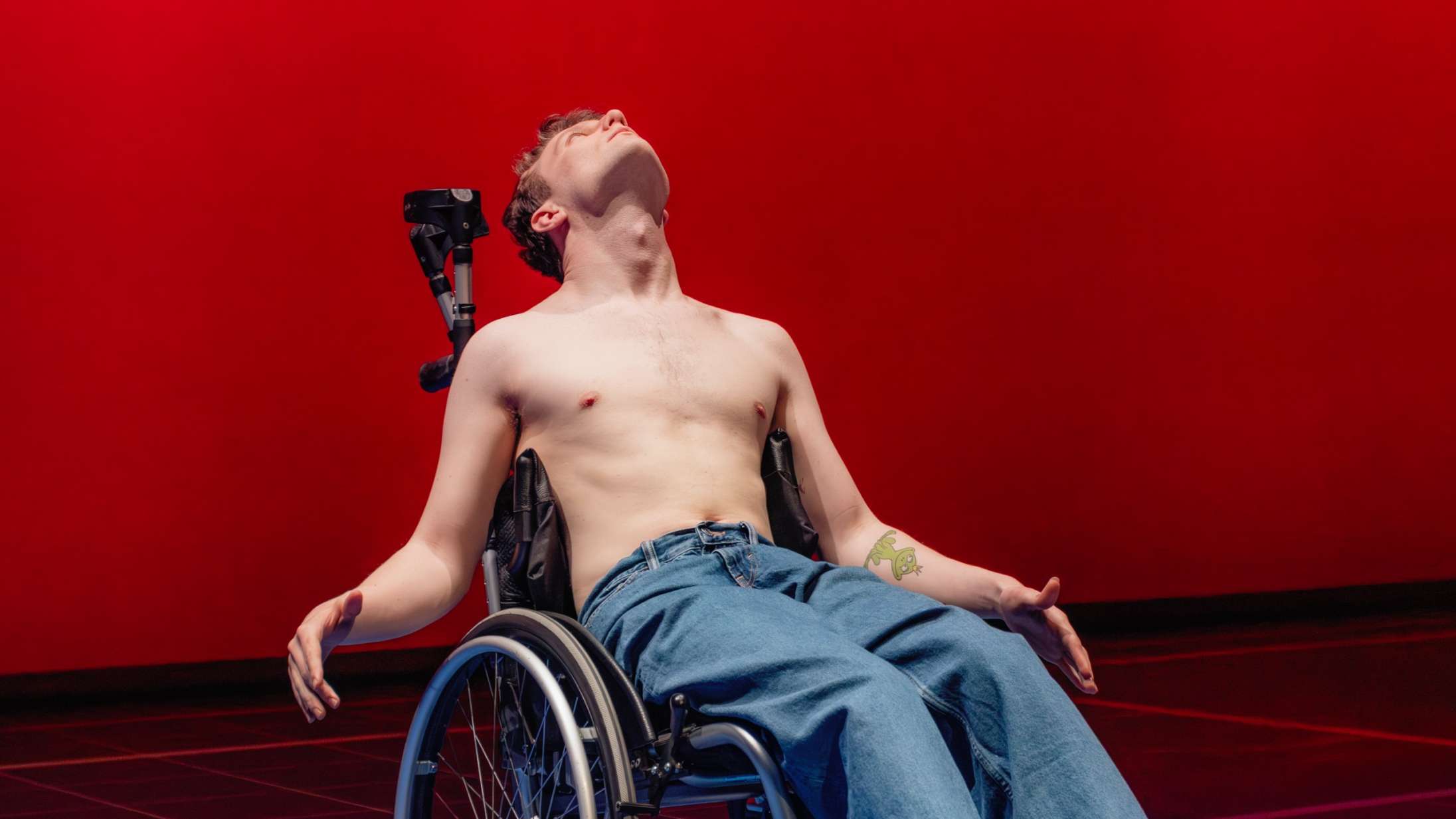 ’Crip’: Man mærker ærgrelsen, stoltheden og vreden, når Caspar Eric taler fra det hinsides