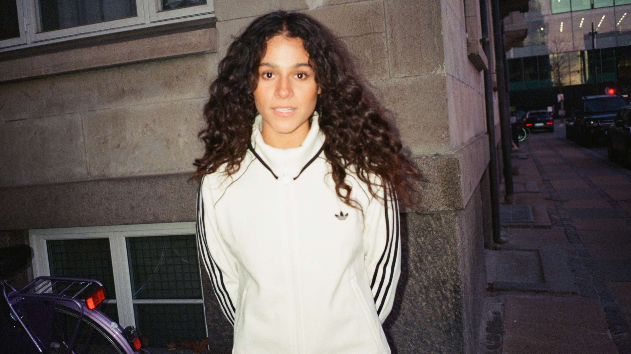 ¡HARTY! blev dj ved et tilfælde – nu er hun klar til vild optræden med Zalando: »Det er som et omvendt dj-set«