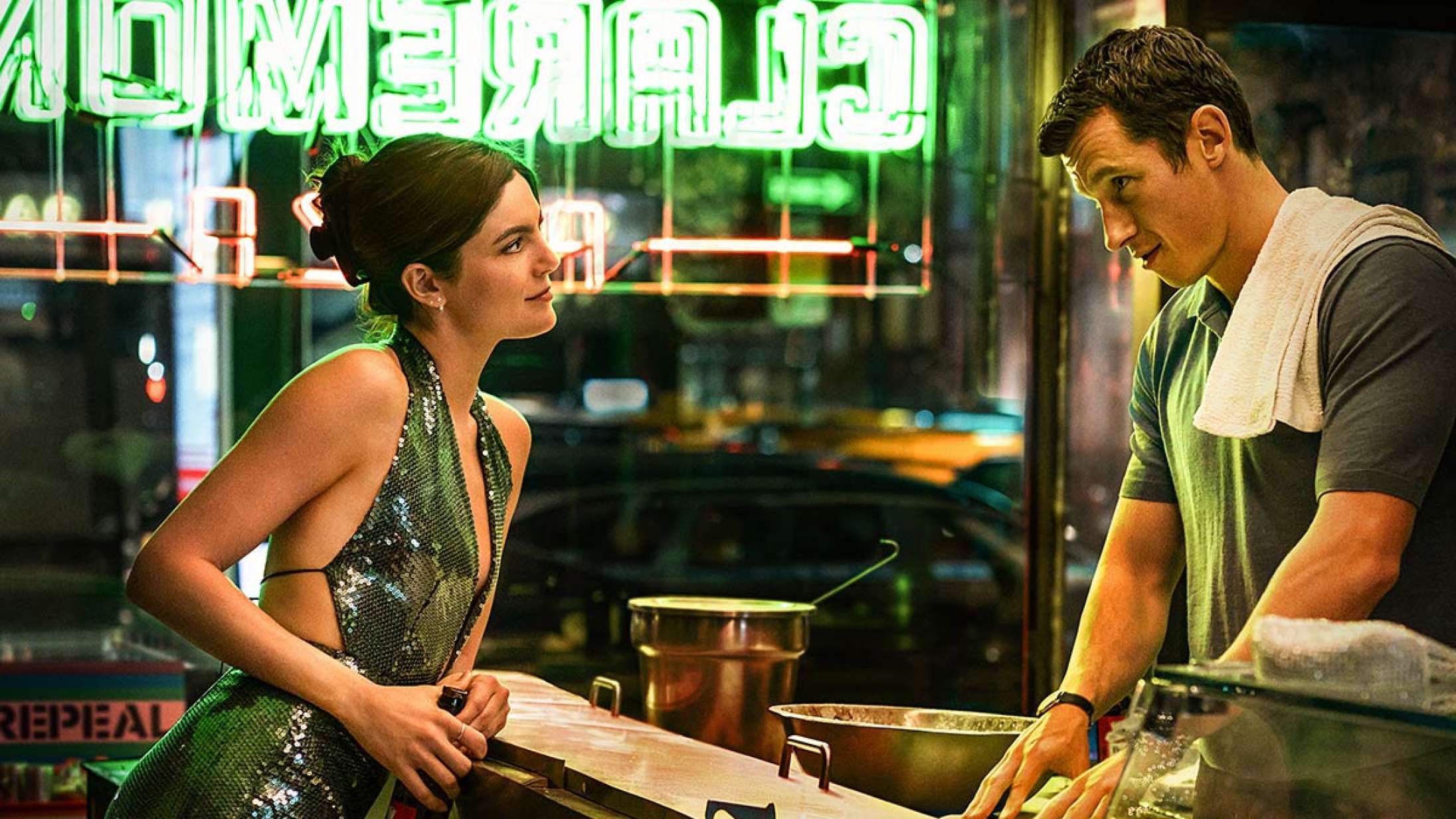 Singler må kun have sex én dag om året i ny romcom fra ‘Anyone But You’-instruktør – se traileren til ‘One Night Only’