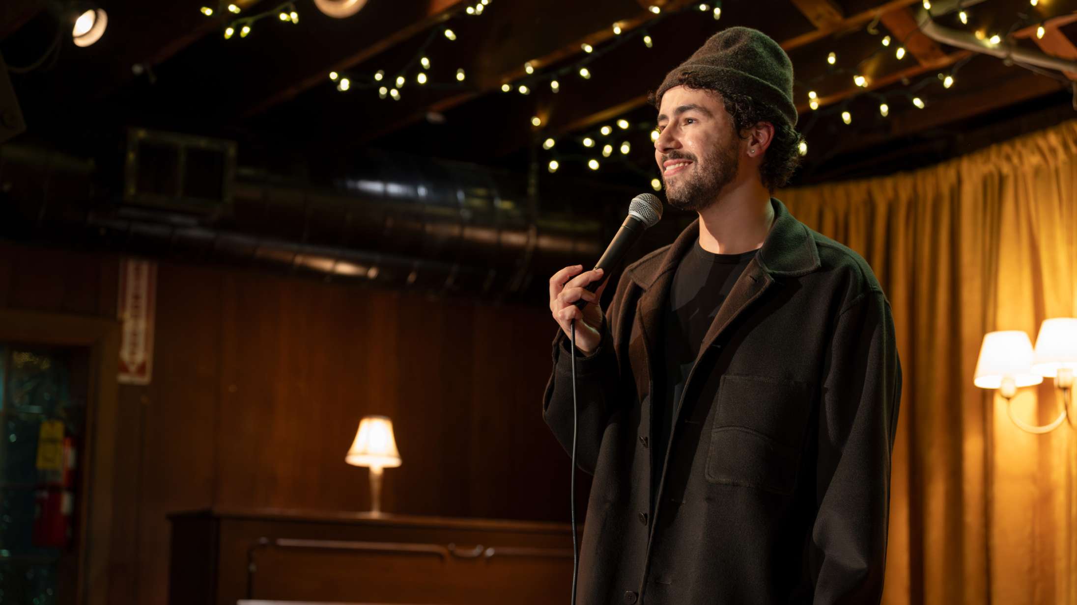 Soundvenue Streamer – tre weekendanbefalinger: Kun Ramy Youssef kan slippe afsted med den joke