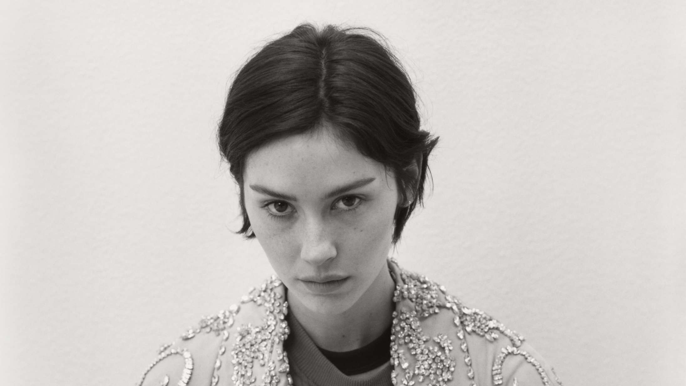 Gracie Abrams’ ‘Hit the Wall’ er indbegrebet af »we have Phoebe Bridgers at home«
