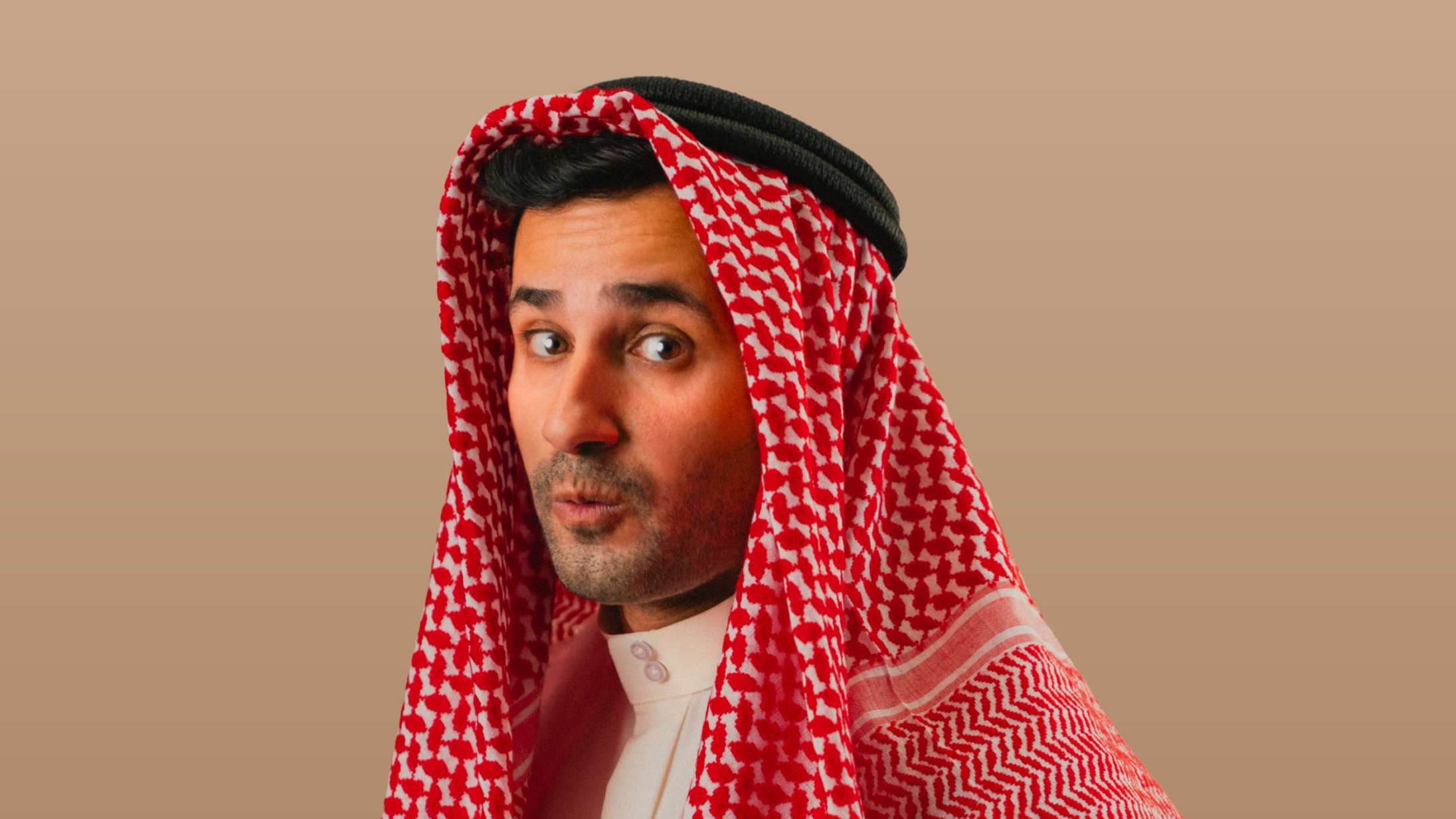 ‘Verdens dårligste araber’: Adnan er så god på scenen, at man vil dø for ham