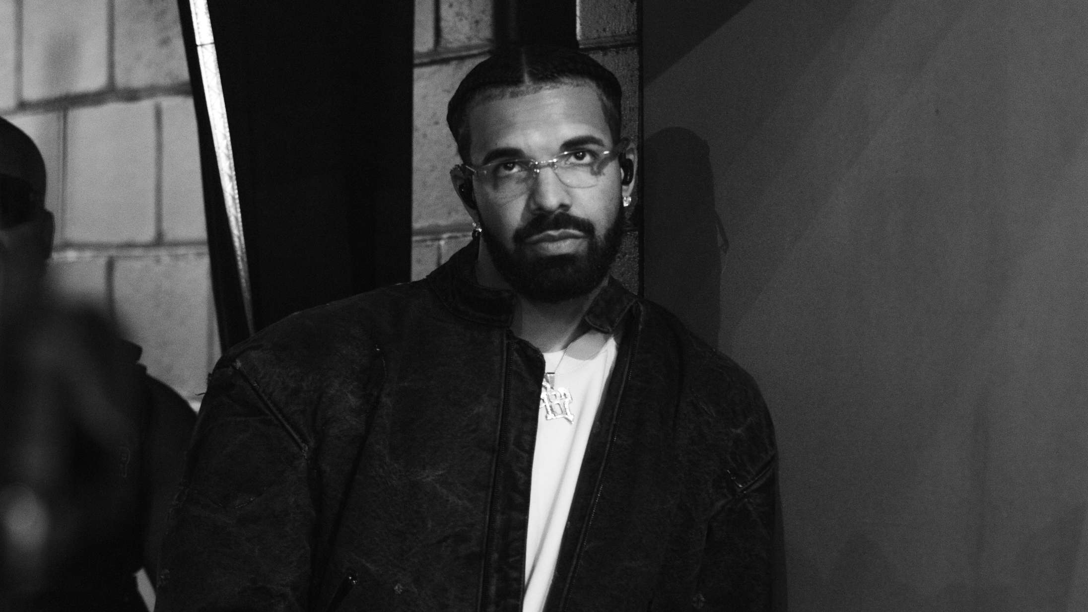 Drake remixer tidens største hit i ny kortfilm