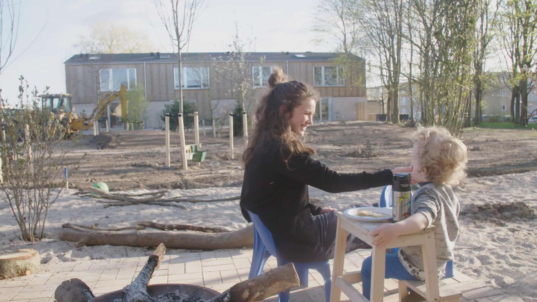 ’Tingbjerg-eksperimentet’: Hvad sker der, når etnisk danske middelklassefamilier sendes ind i ghettoen?