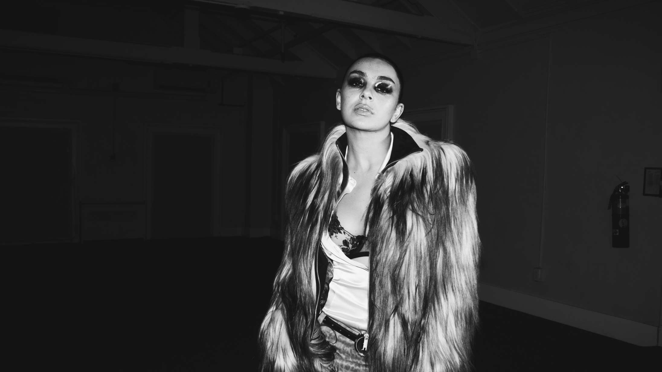 Charli XCX’s blik på kulturen har aldrig været skarpere end på ‘Music, Fashion, Film’