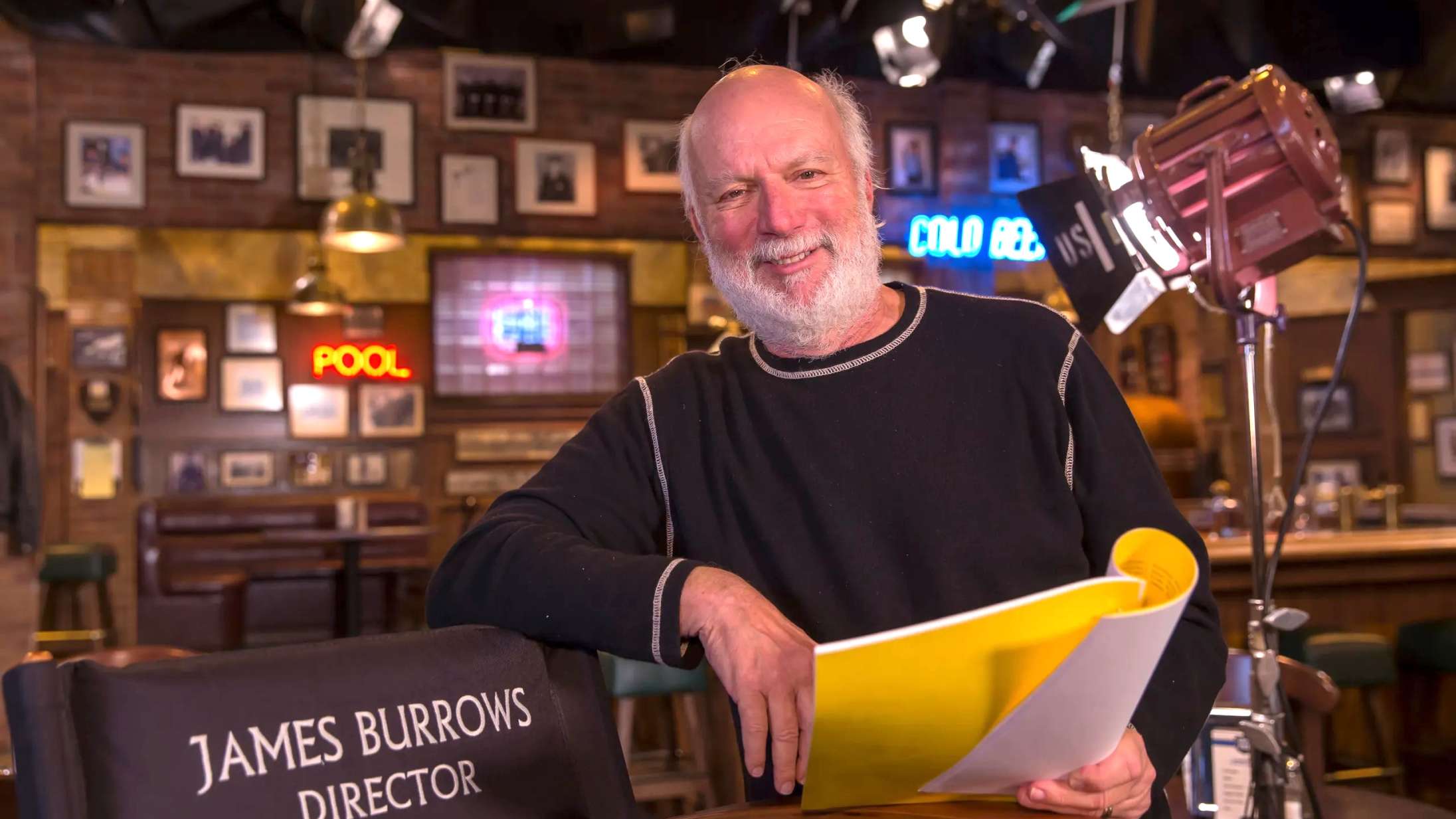 Den ikoniske sitcom-instruktør James Burrows er gået bort – stod bag alt fra ’Cheers’ til ’Friends’
