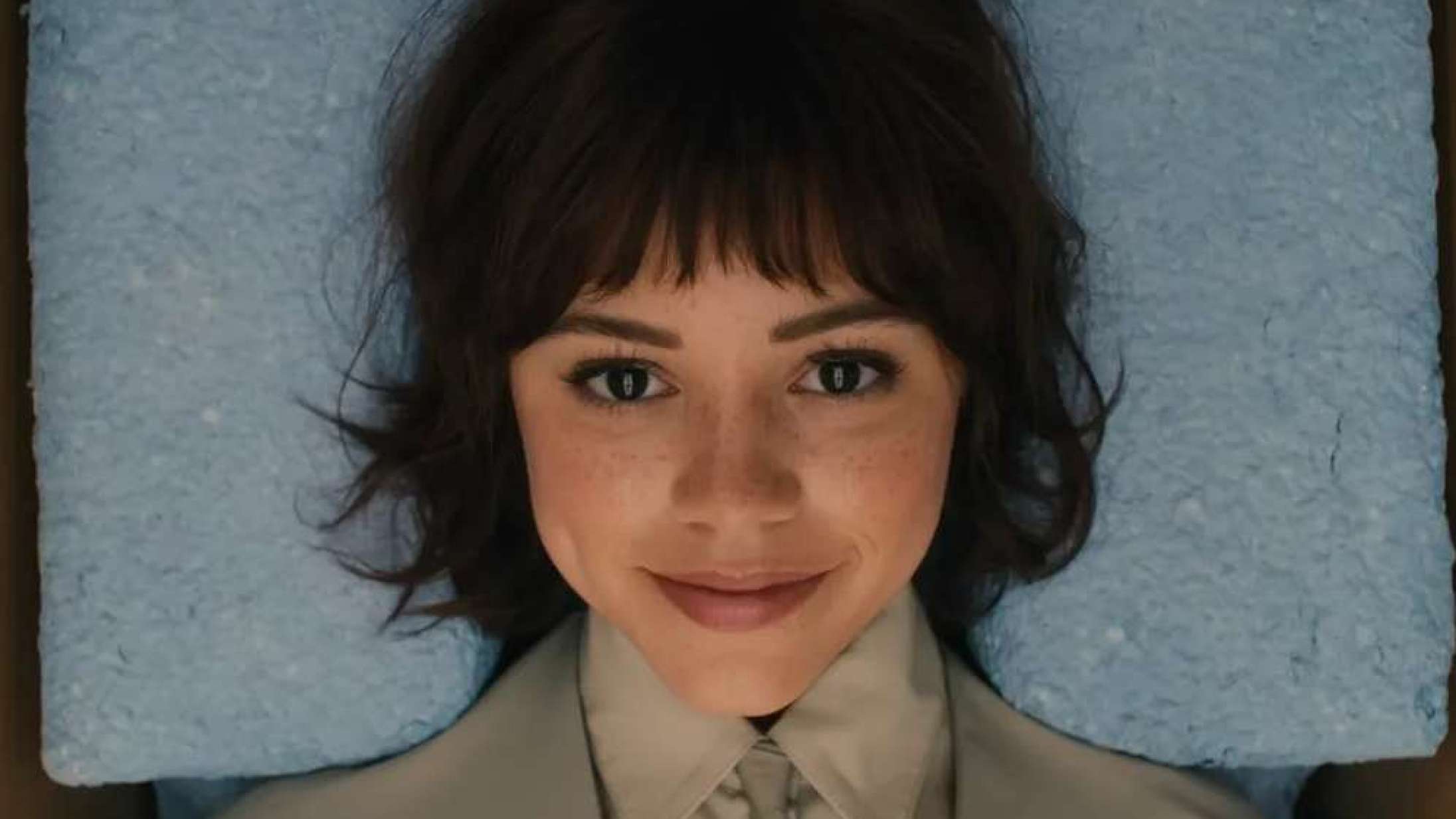 AI-Jenna Ortega bliver købt på tilbud i ny Taika Waititi-film – se traileren til ‘Klara and the Sun’