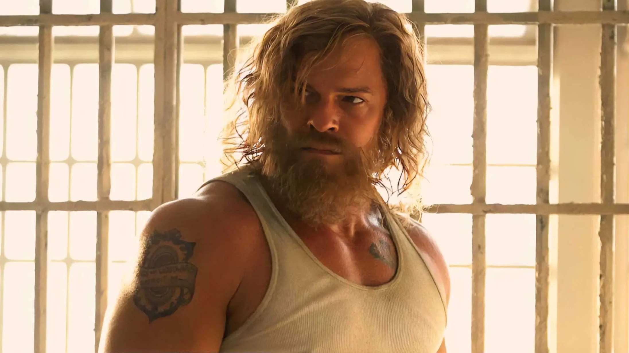 ‘Reacher’-stjernes actionfilm er helt uden dialog – se traileren til ’Motor City’