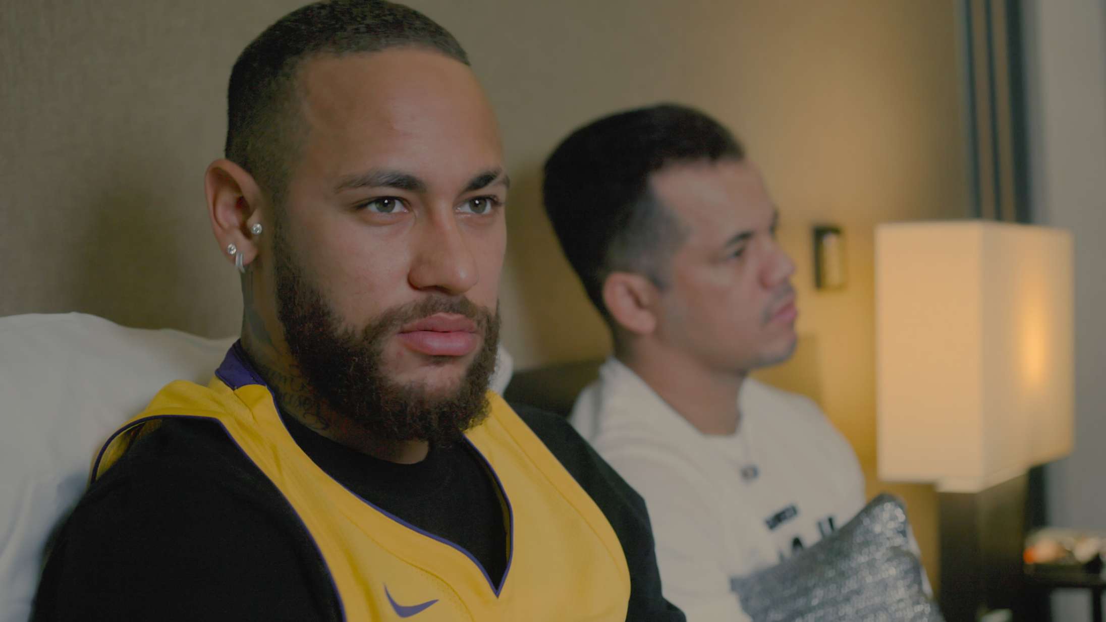 Neymar bliver bortført af rumvæsener midt i VM-finalen i sin kontroversielle AI-serie
