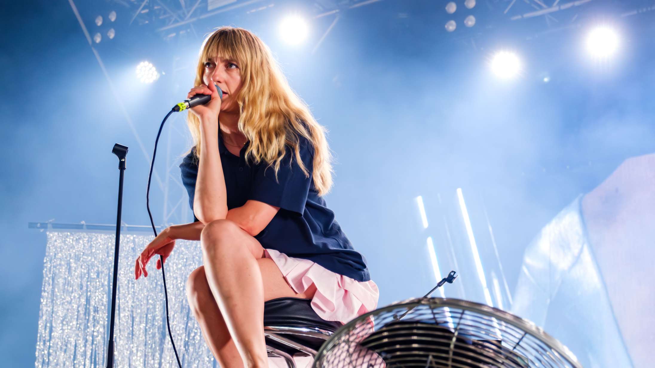 Smerz’ kompromisløse pop var næsten for cool til Roskilde Festival