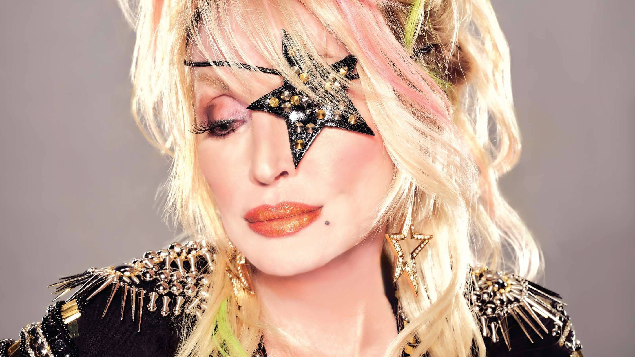 Hvis ikke Dolly Parton er her til at tro på det bedste i mennesket, hvem er så?