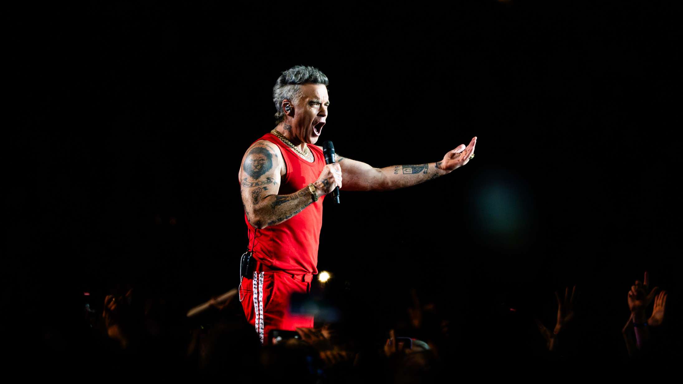 Først til allersidst opstod der en gnist af magi for Robbie Williams på Smukfest
