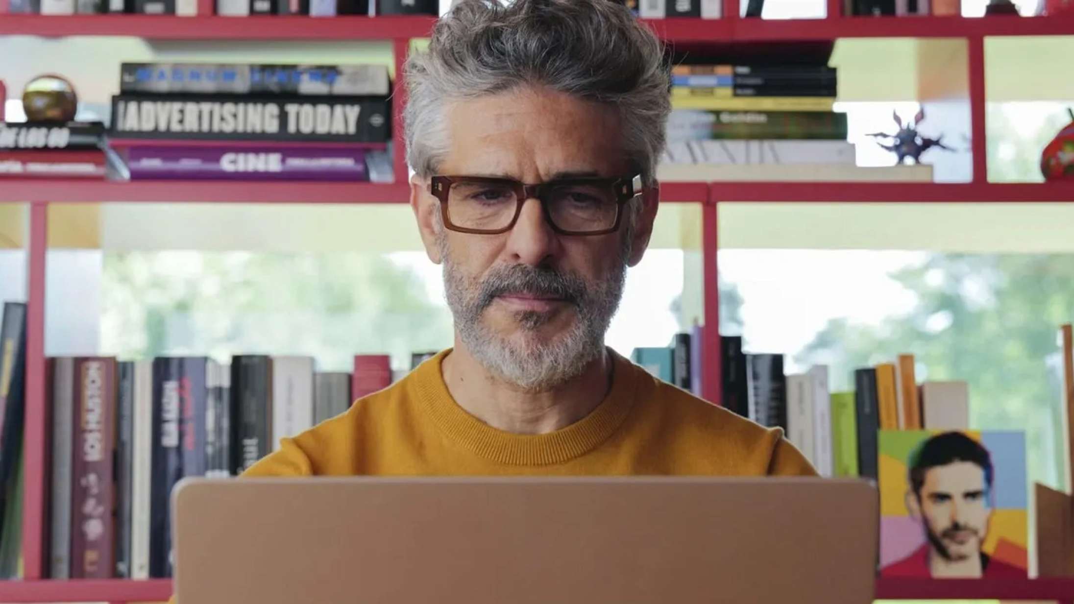 ’Autofiktion’: Pedro Almodóvars nye film er langt fra hans bedste – det indrømmer han selv