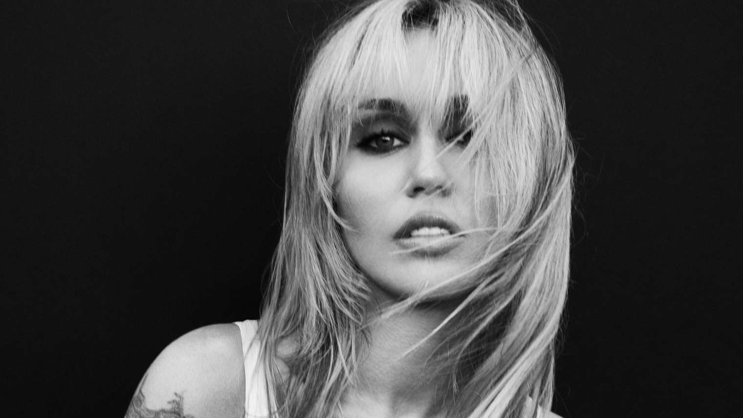 miley-vil-frelse-dansegulvet-fra-tiktok-generationen-p-bass-persuades