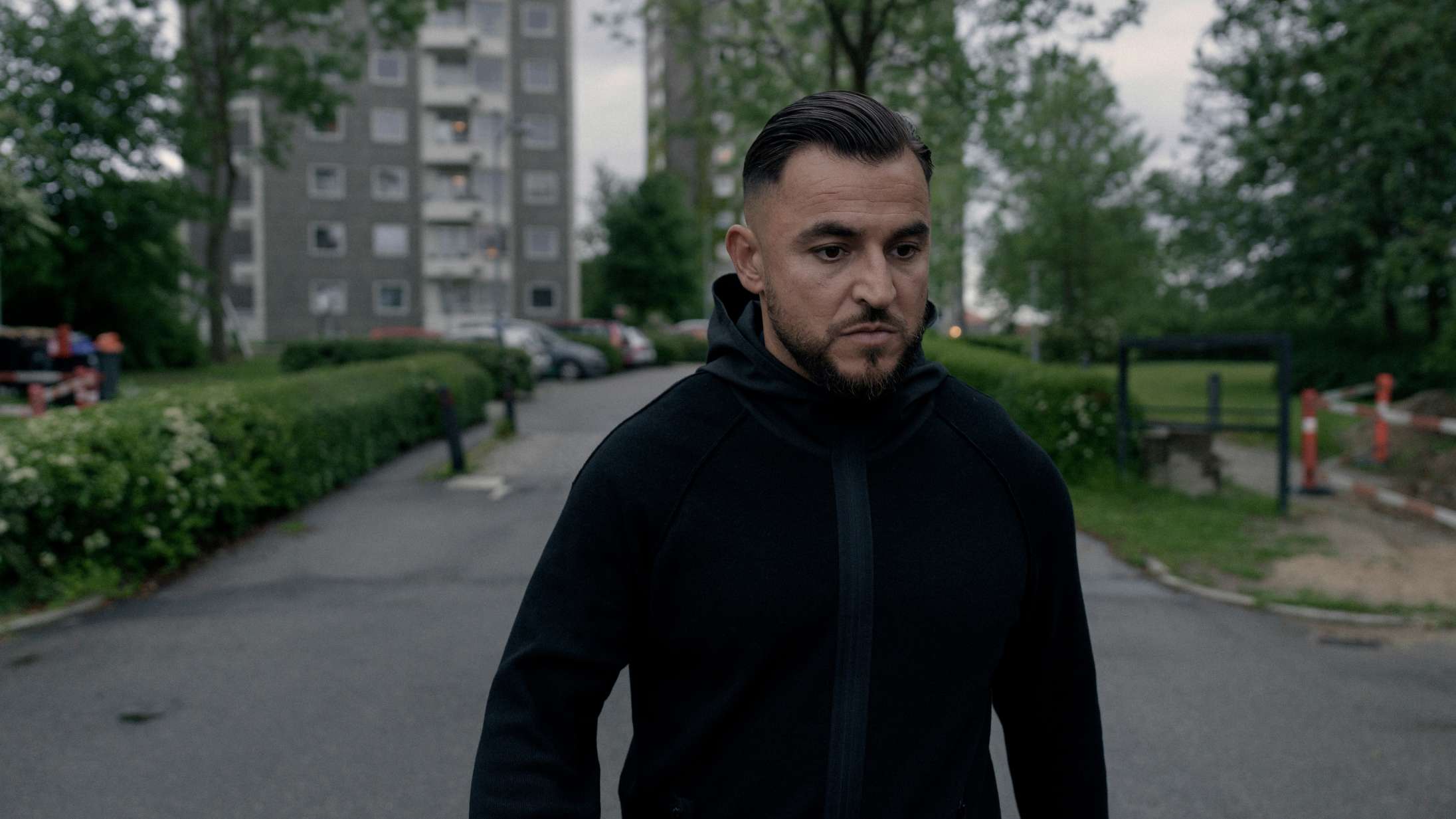 ’Løvehjerte’: Besir Zeciri fremkalder både sympati og chok i Nagieb Khajas autentiske bandedrama
