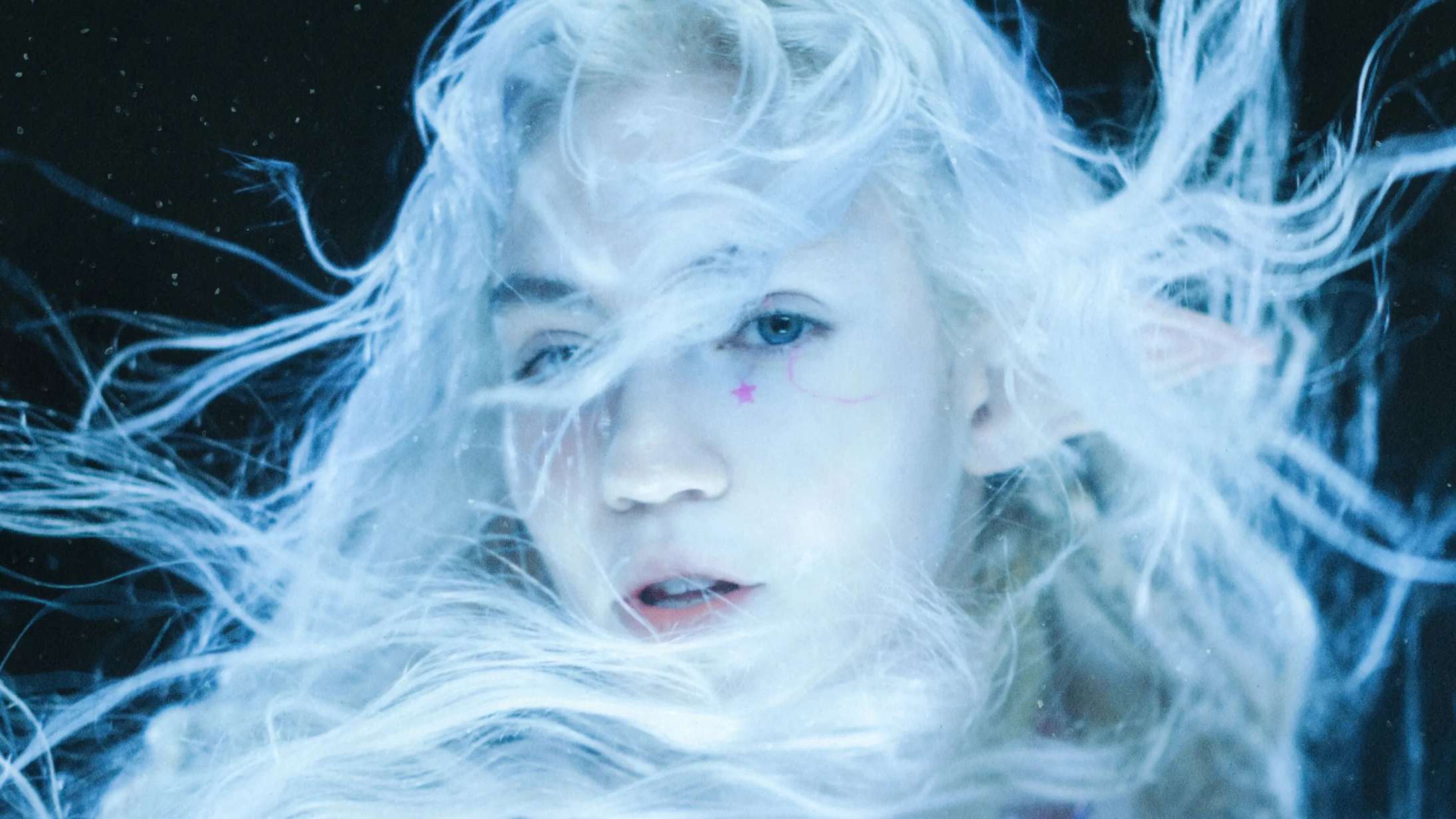Grimes’ nye sange viser, hvorfor det er en fejl at afskrive hende