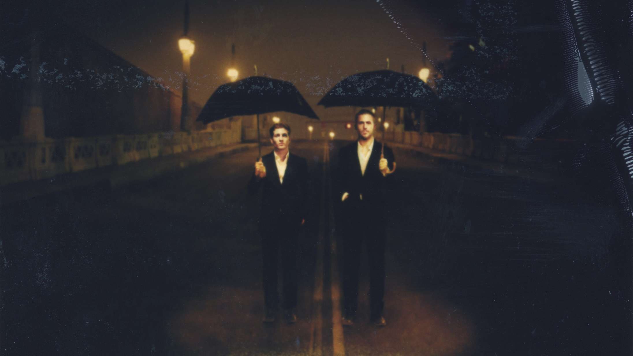 Dead Man’s Bones’ første single i 17 år minder om, at Ryan Gosling er en freak