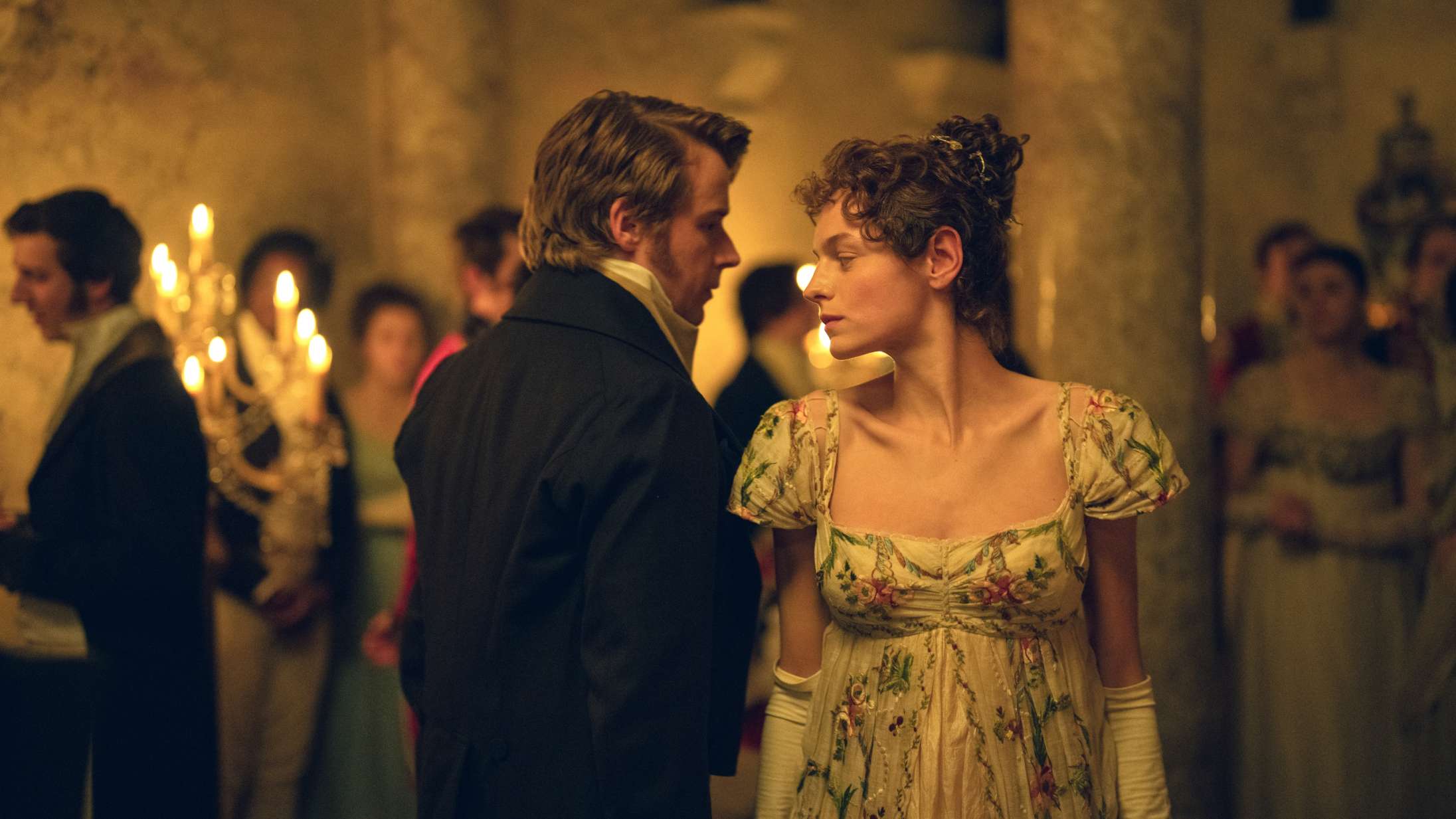 Se unge stjerner som Elizabeth Bennet og Mr. Darcy i traileren til Netflix’ nye ‘Stolthed og fordom’